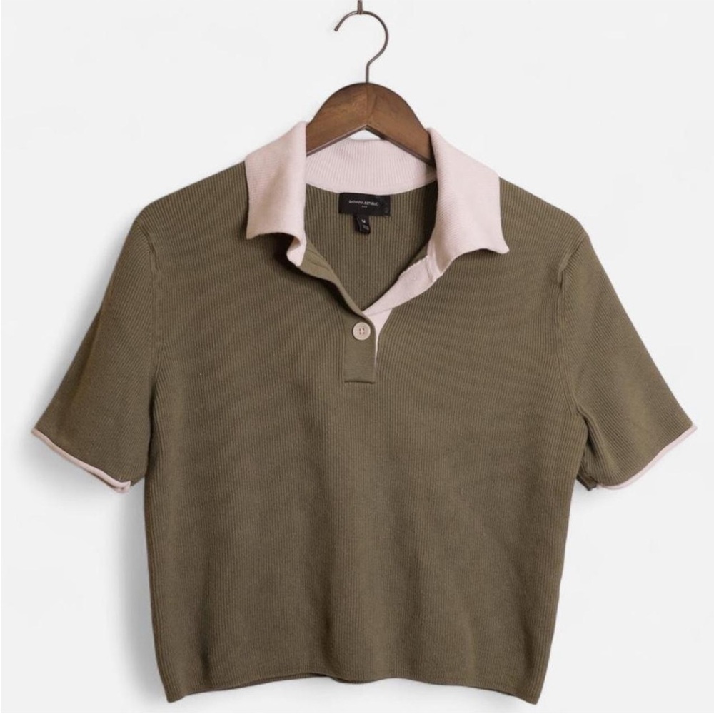 Banana Republic Short Sleeve Cropped Polo in Olive Green with Pale Pink Trim